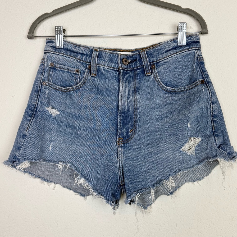 Abercrombie & Fitch The Mom High Rise
Distressed Denim Short
Size 26 / 2